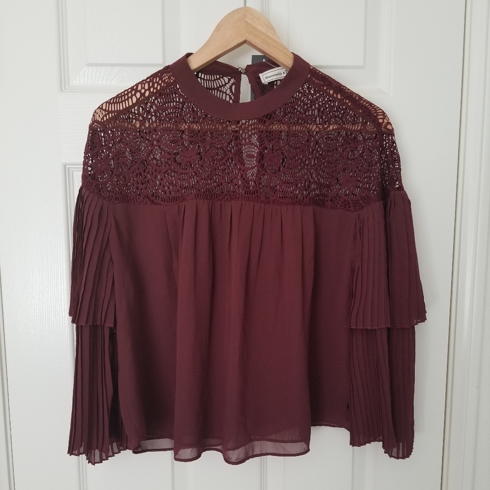 Abercrombie and Fitch MEDIUM top. New with tags.